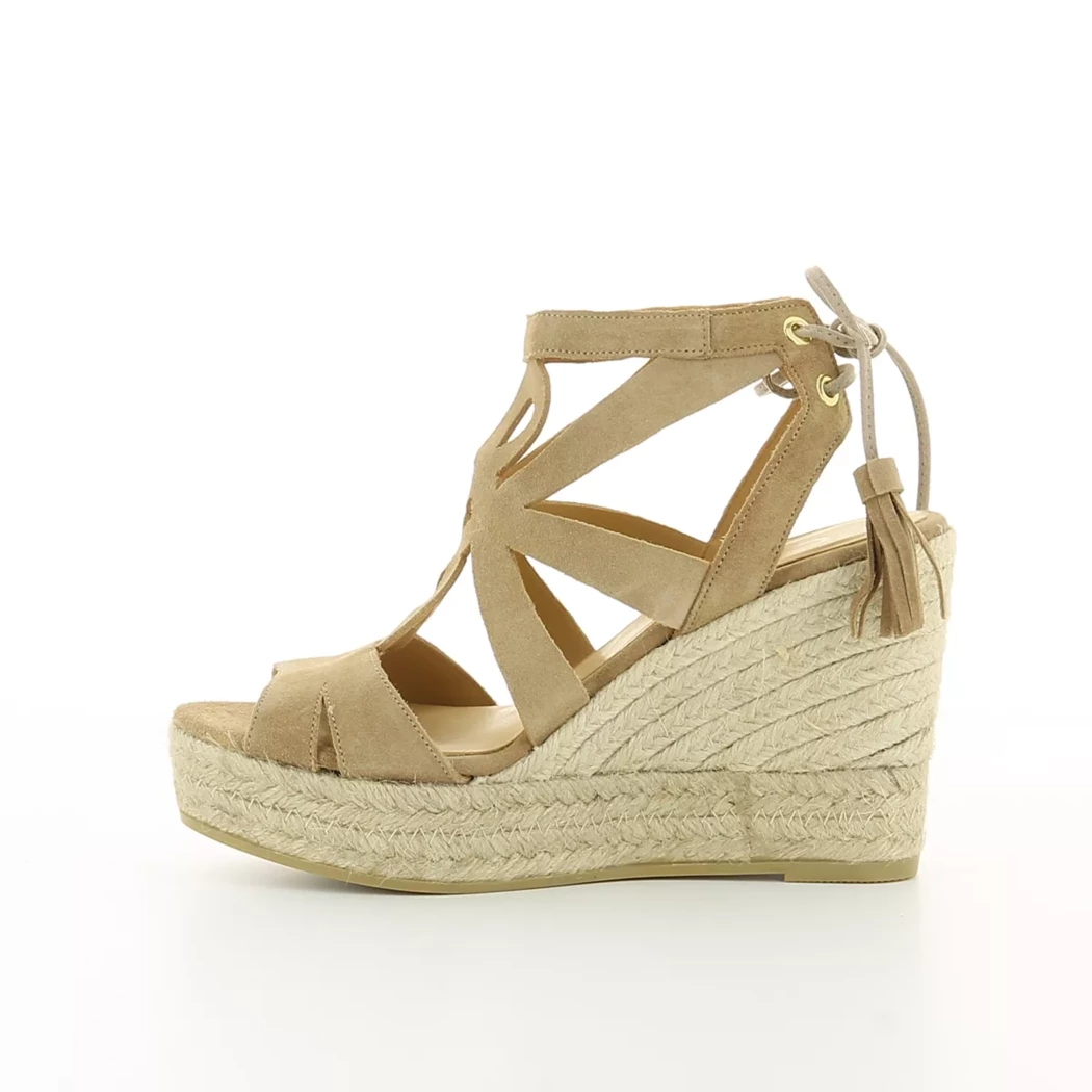 Image (4) de la chaussures Ctwlk - Sandales et Nu-Pieds Taupe en Cuir nubuck