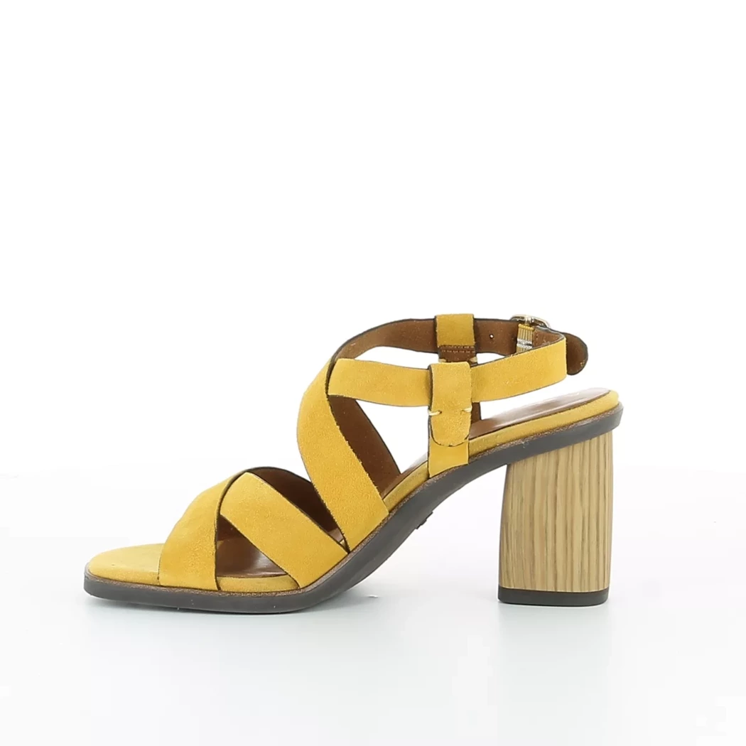 Image (4) de la chaussures Tamaris - Sandales et Nu-Pieds Jaune en Cuir nubuck